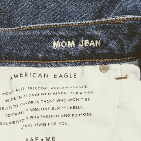 AMERICAN EAGLE MOM RIPPED JEANS*HIGH WAIST*WOMEN SIZE 10*ANKLE LENGTH - Picture 2 of 5